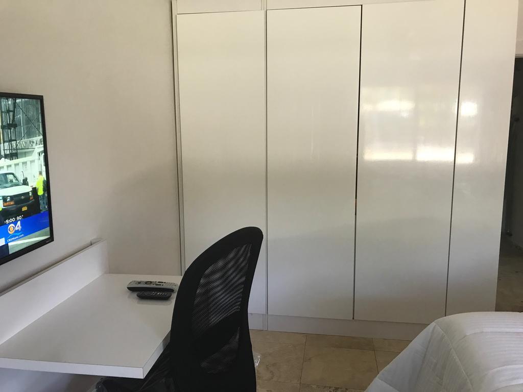Wave Beach Vacation Rentals Pompano Beach Room photo